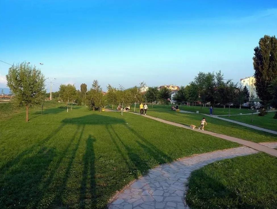 Community Park Apartment Nisz Zewnętrze zdjęcie